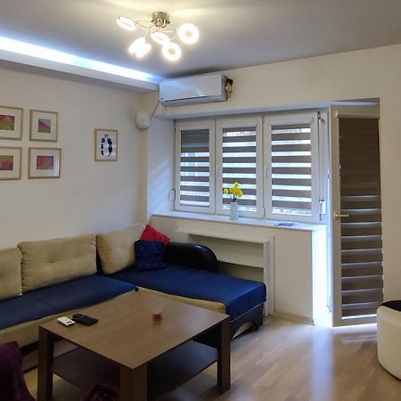 Skopje Contemporary Apartment Ngoại thất bức ảnh